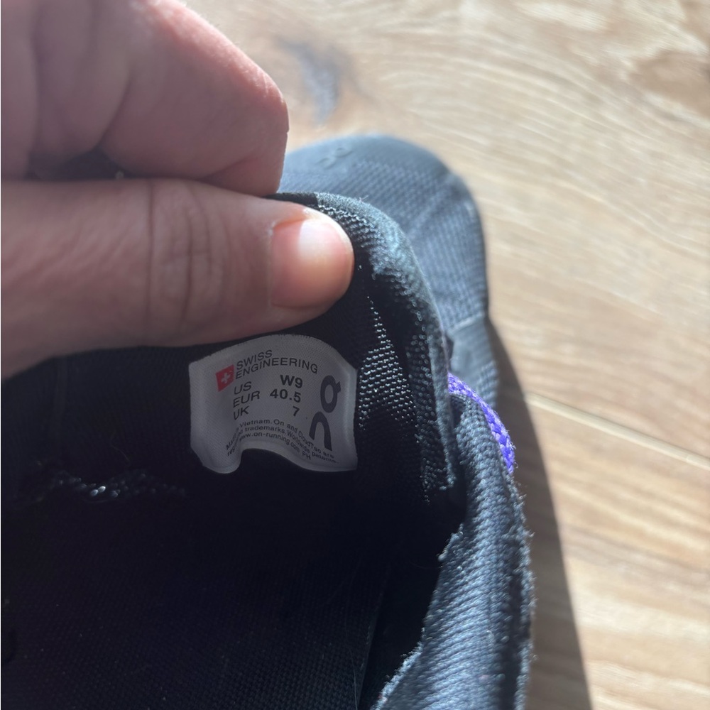 On Running Cloud black shoes with purple laces